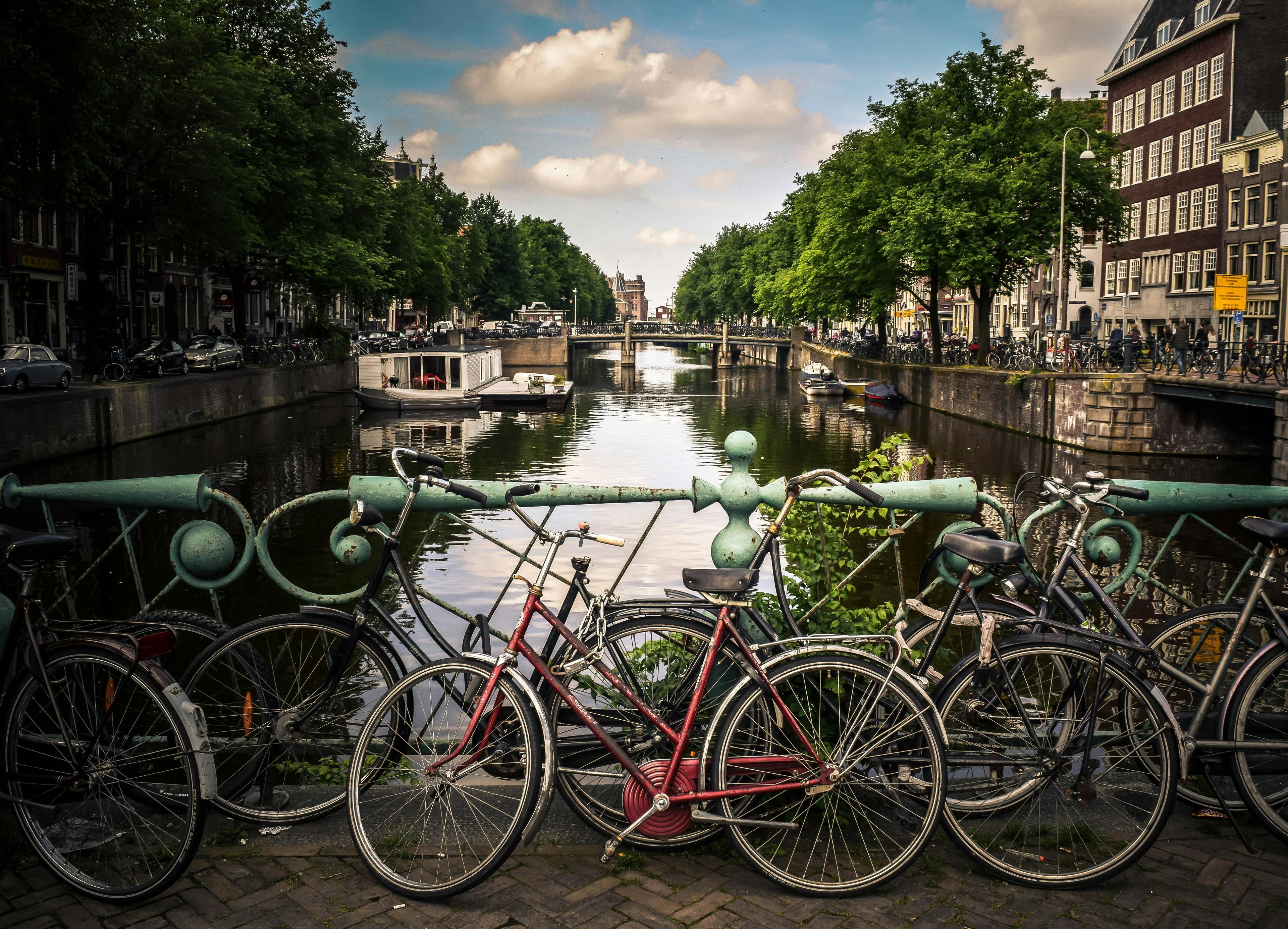 Sail and cycle your way between Amsterdam and Bruges with Boat Bike Tours and the Proctor Team